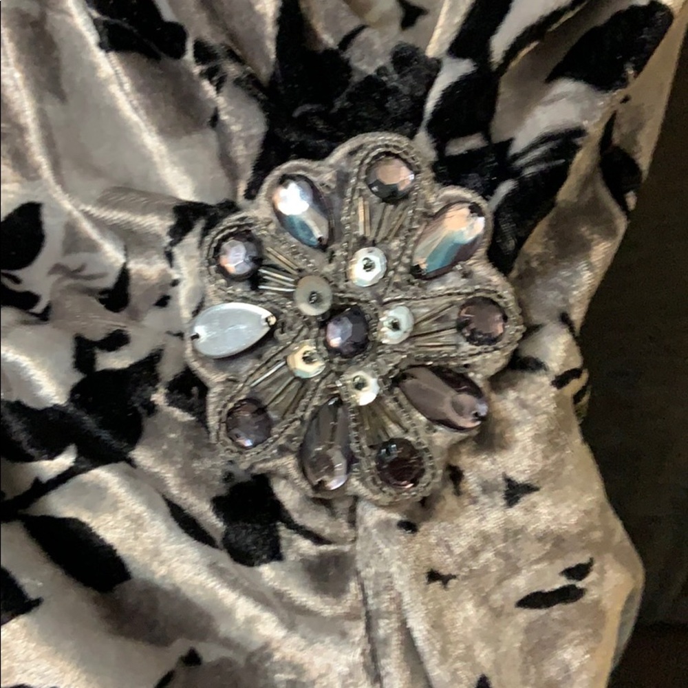 🌹Vintage 3/4 Black & Silver Velvety Top🌺 - Picture 2 of 8